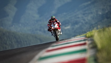 ag体育公司-体育界连环地震！法兰克福、大巴黎、爵士齐爆重磅新闻