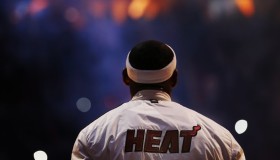 ag体育团队-足篮双线爆冷！西汉姆更衣室暗流，本菲卡反弹，绿军压哨绝杀